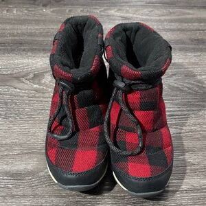 Sorel Whitney Short‎ Plaid Boots - Red and Black size 7.5